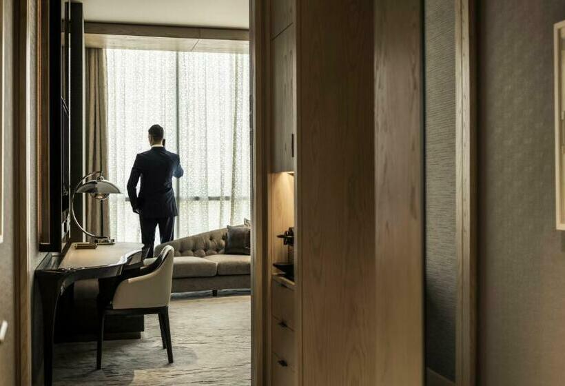 Номер Superior Кровать Кинг, Four Seasons Hotel Dubai International Financial Centre