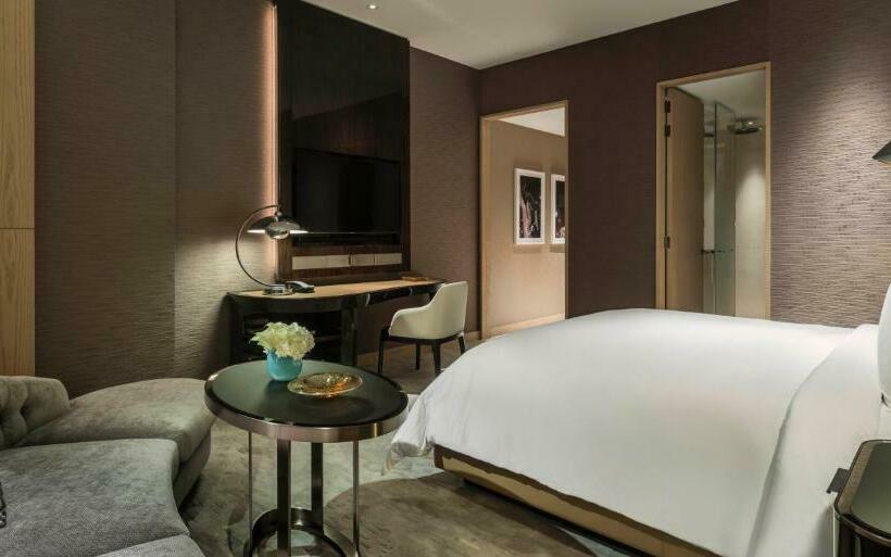 Номер Deluxe Кровать Кинг, Four Seasons Hotel Dubai International Financial Centre