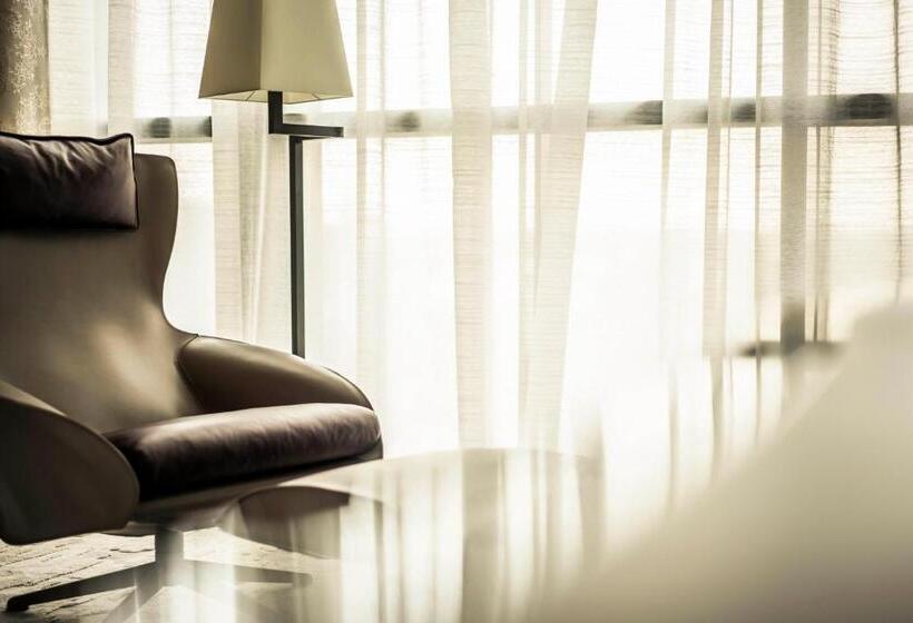 Студио Стандарт Кровать Кинг, Four Seasons Hotel Dubai International Financial Centre