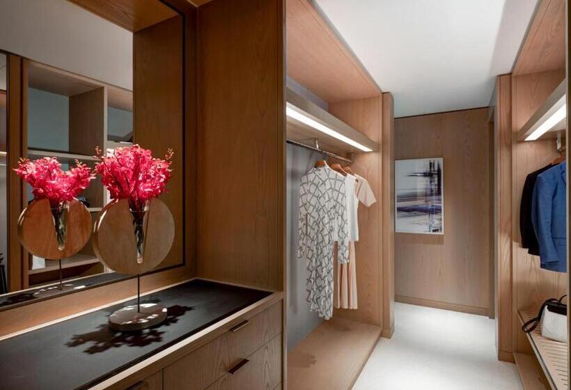 Люкс Повышенной Комфортности, Four Seasons Hotel Dubai International Financial Centre