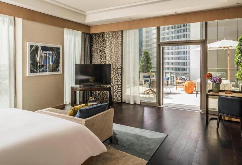 带大床的套房, Four Seasons Hotel Dubai International Financial Centre
