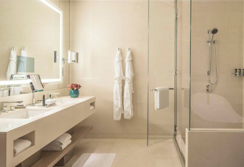 חדר דלוקס, Four Seasons Hotel Dubai International Financial Centre