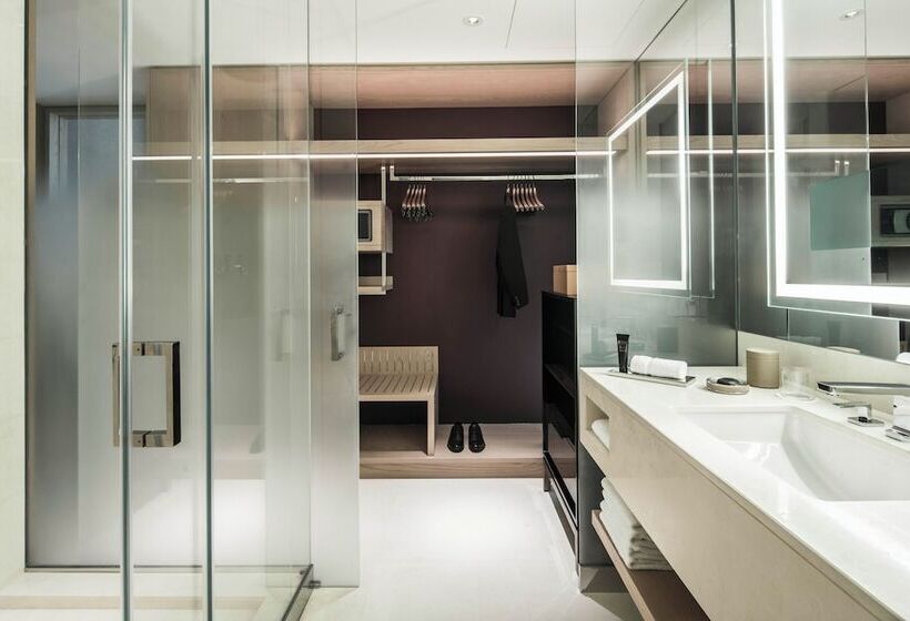Номер Deluxe, Four Seasons Hotel Dubai International Financial Centre