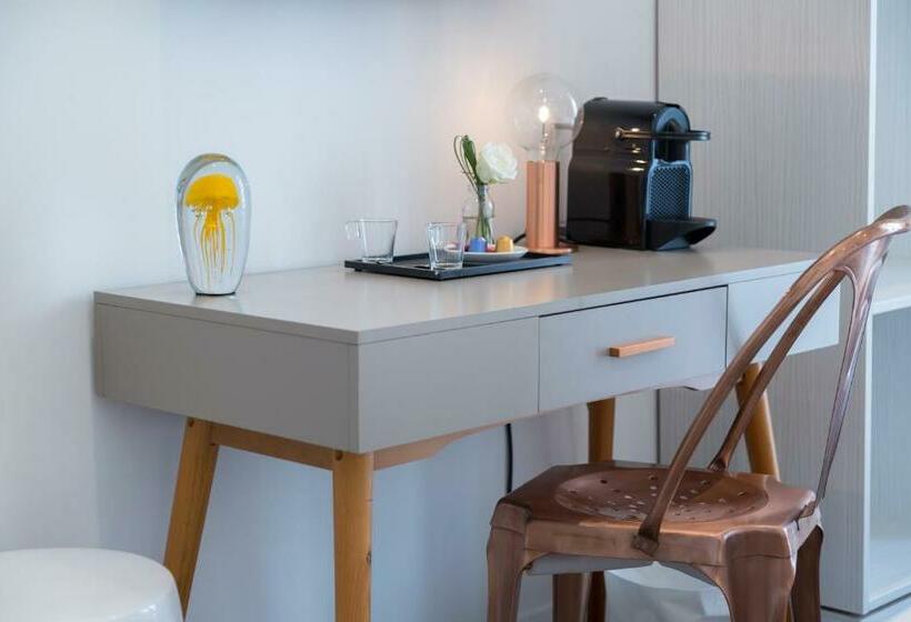 スーペリアールーム, Yelo Belle Epoque Powered By Sonder