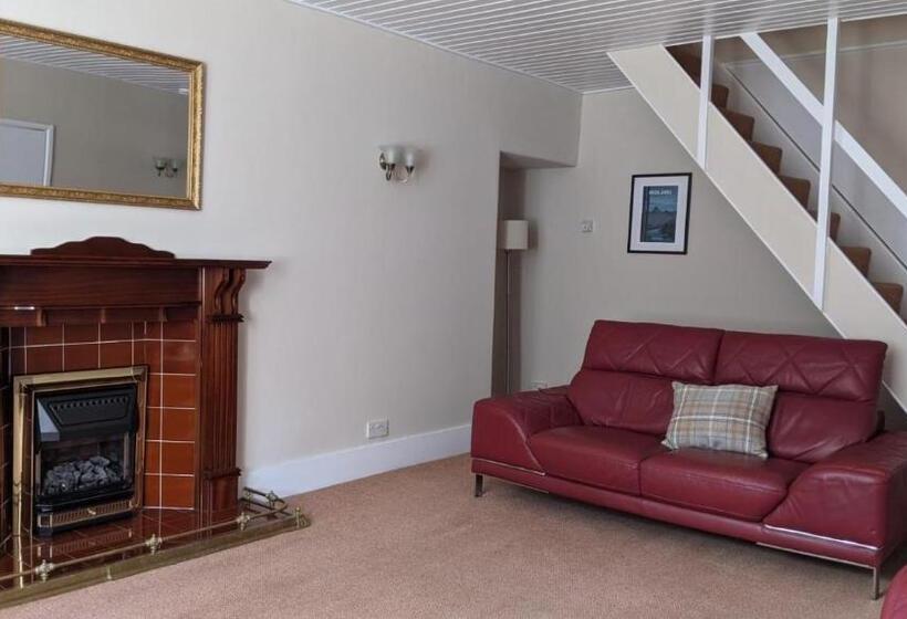 2ベッドルームハウス, Mckays