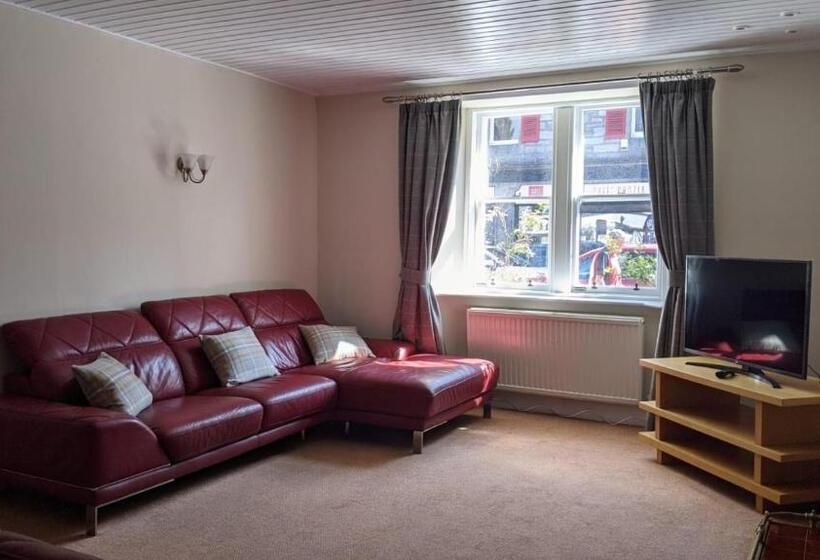 2ベッドルームハウス, Mckays