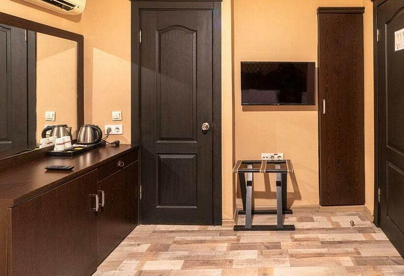 اتاق اکونومی, Pamuk City