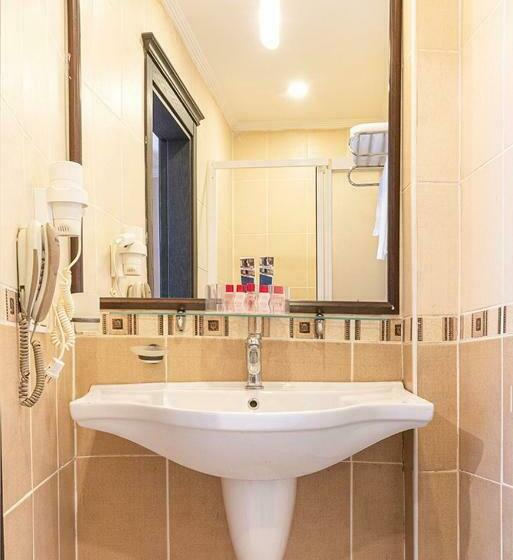 اتاق اکونومی, Pamuk City