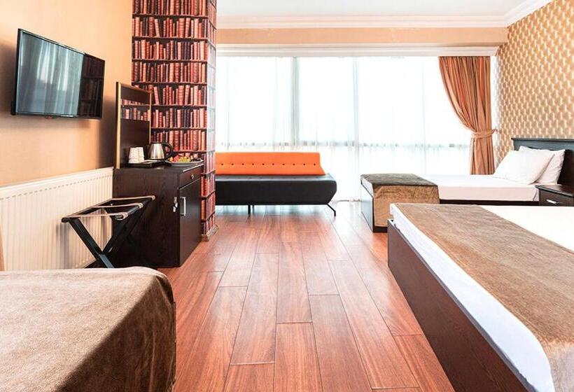 اتاق خانوادگی, Pamuk City