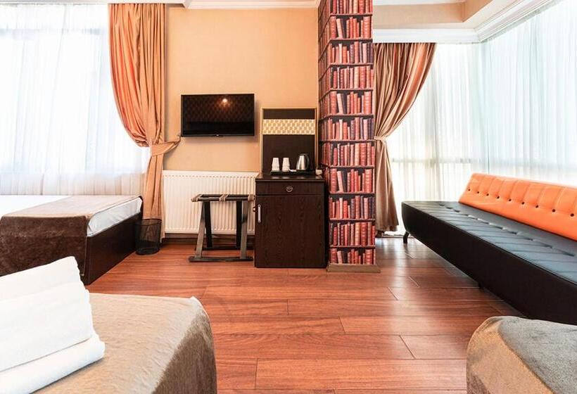 اتاق خانوادگی, Pamuk City