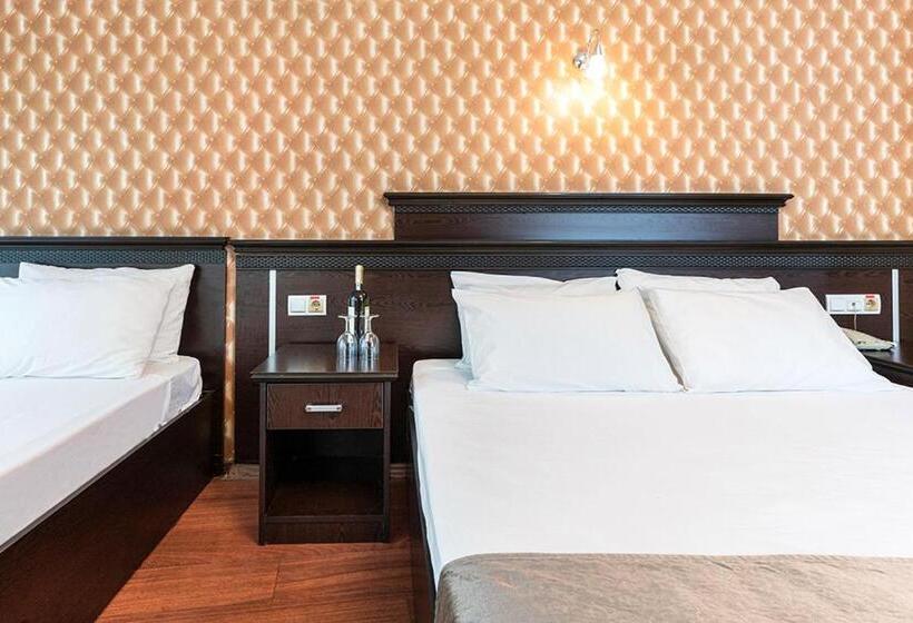 اتاق خانوادگی, Pamuk City