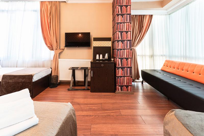 اتاق خانوادگی, Pamuk City