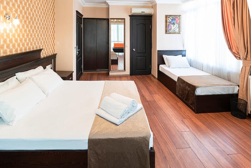 اتاق خانوادگی, Pamuk City