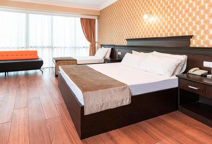 اتاق خانوادگی, Pamuk City