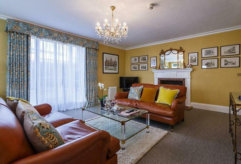 高级套房, The Assembly House