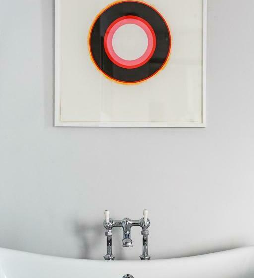 高级套房, The Assembly House