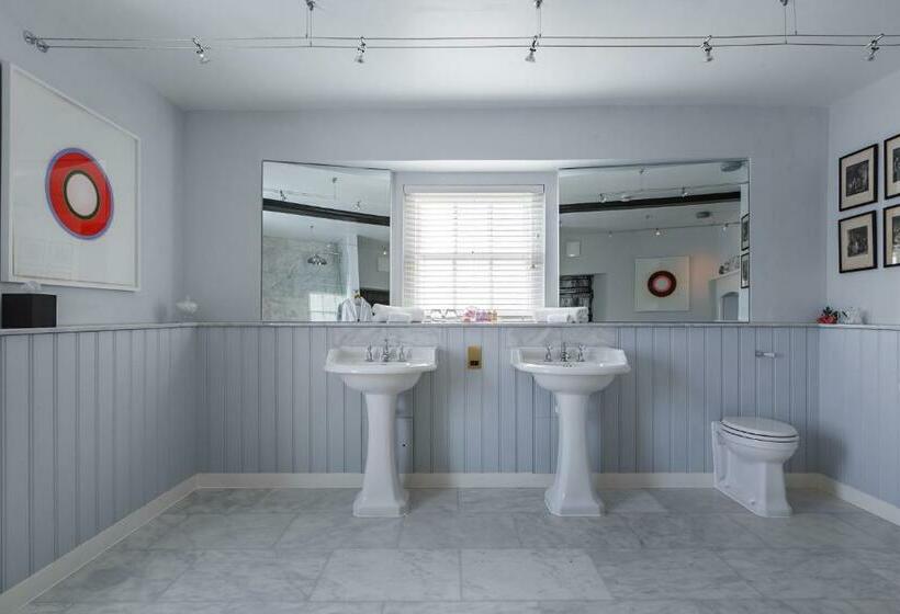 高级套房, The Assembly House