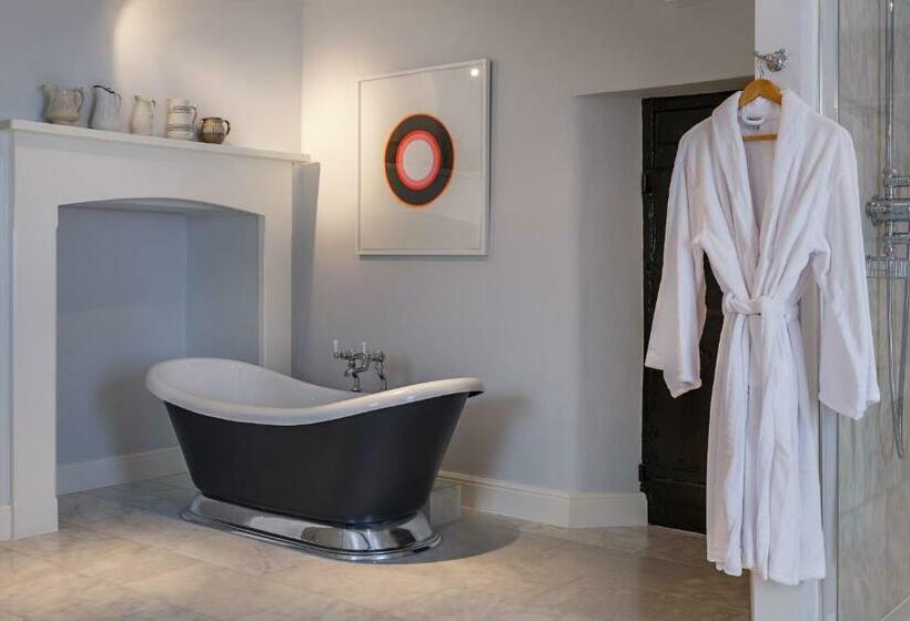 高级套房, The Assembly House