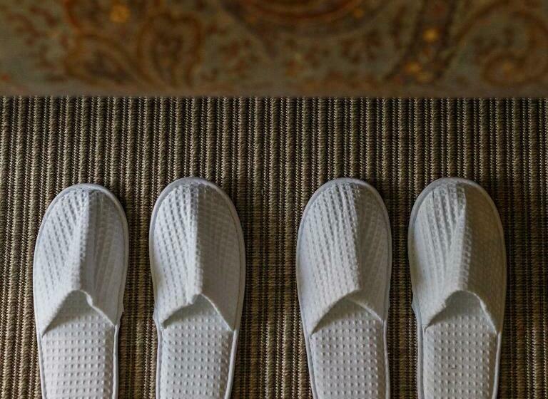 高级套房, The Assembly House