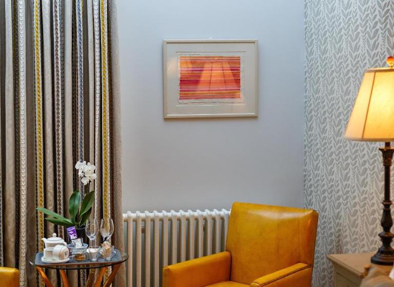 适合残疾人使用的标准间, The Assembly House