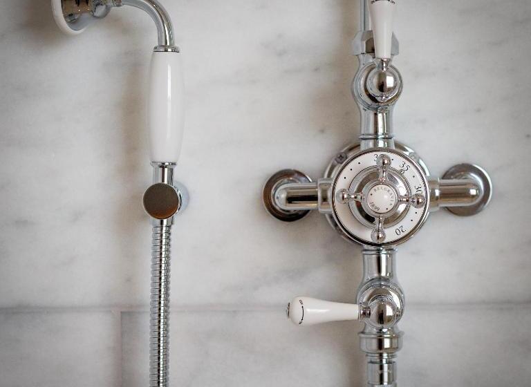 带城市景观的套间, The Assembly House