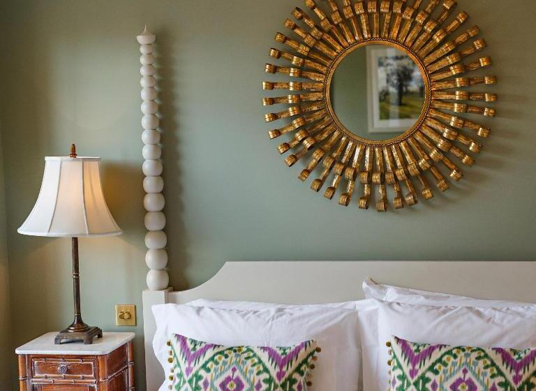 带城市景观的套间, The Assembly House