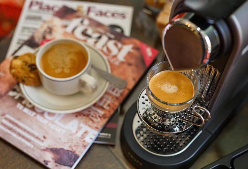 阁楼套房, The Assembly House