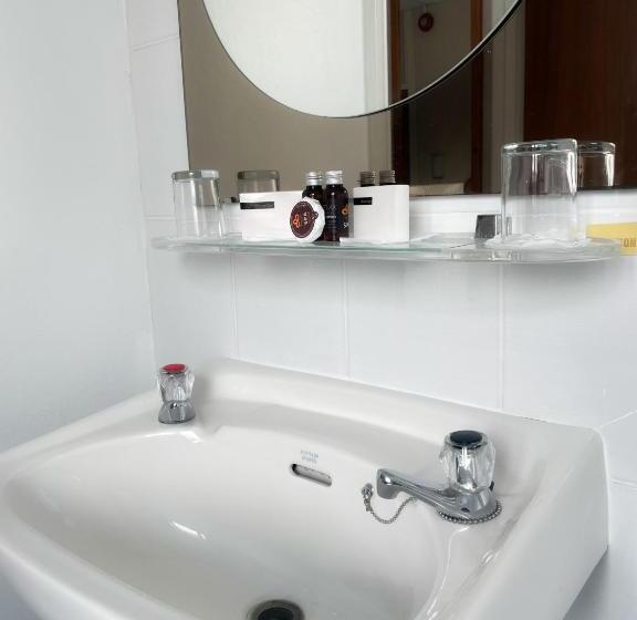 غرفة قياسية, The Grand