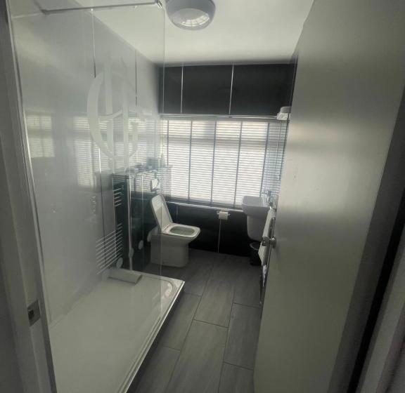 غرفة قياسية, The Grand