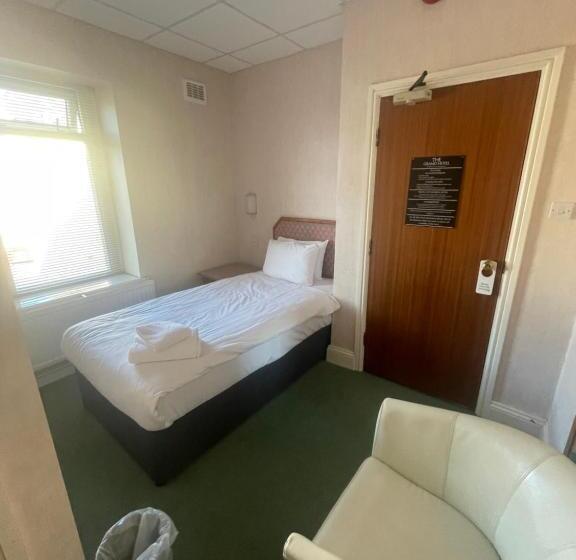 غرفة كلاسيكية فردية, The Grand