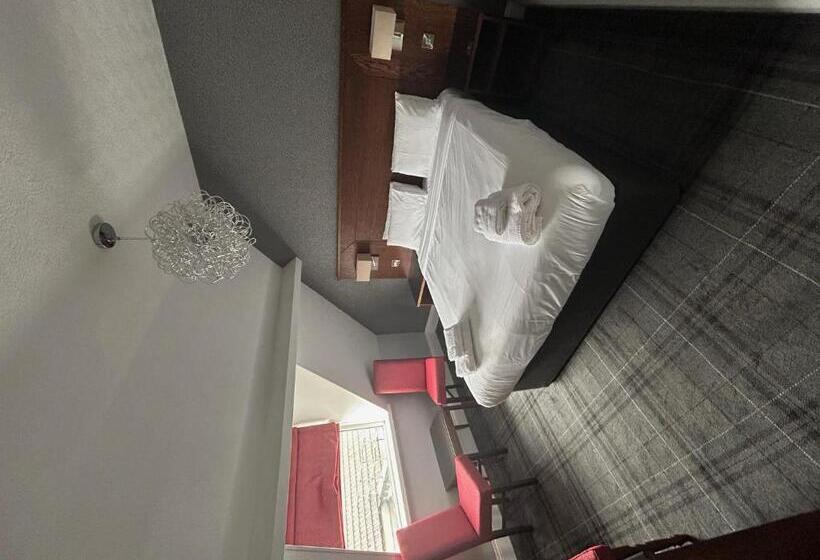 غرفة ديلوكس, The Grand