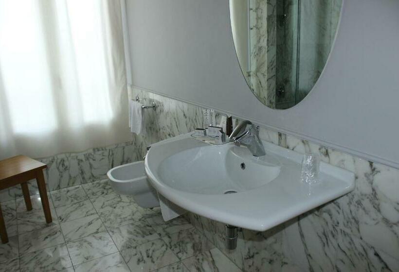 חדר סטנדרט לארבעה, Vittoria Parc