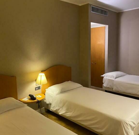 חדר סטנדרט לשלושה, Vittoria Parc