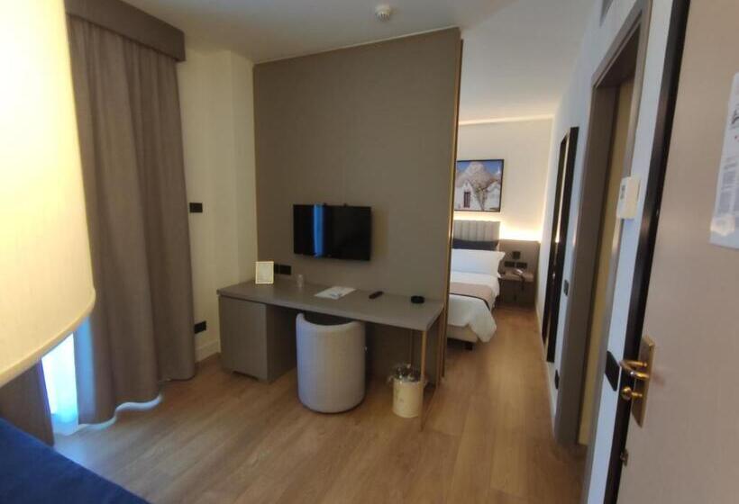 חדר סטנדרט לשלושה, Vittoria Parc