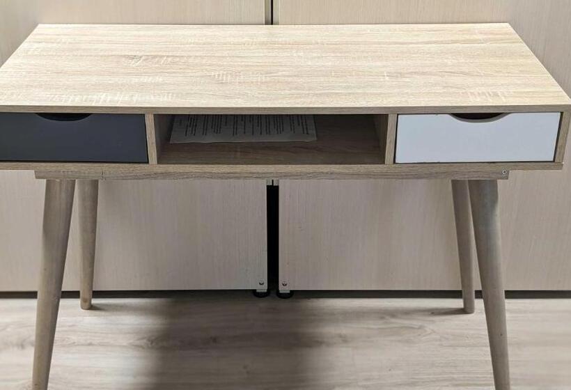 מיטה בחדר משותף, International Inn