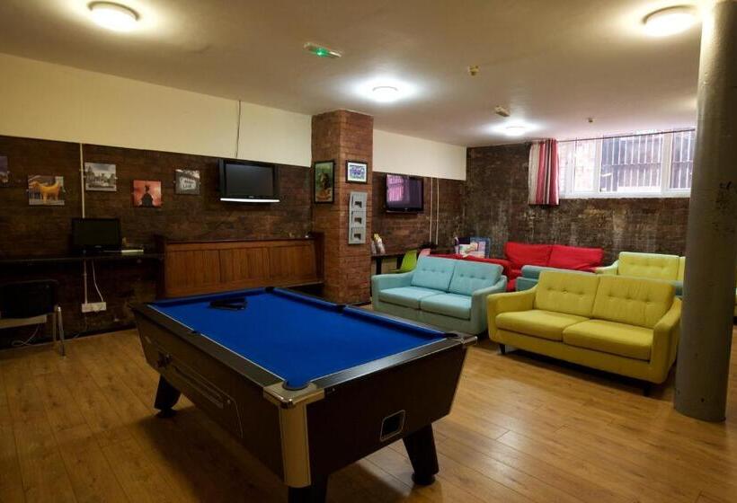 חדר סטנדרט לשלושה, International Inn