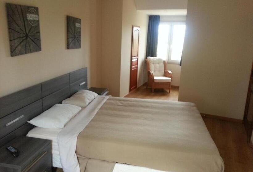 Апартаменты 3 Спальни, Les Belleme Golf   Self Catering Apartments