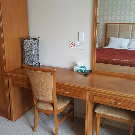스탠다드 스튜디오, Albany Rosedale Motel