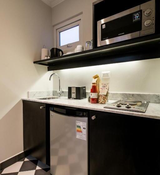 דירת משפחה, Apart Hotel B