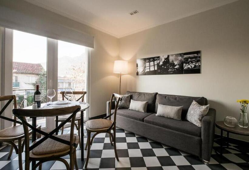 דירת משפחה, Apart Hotel B