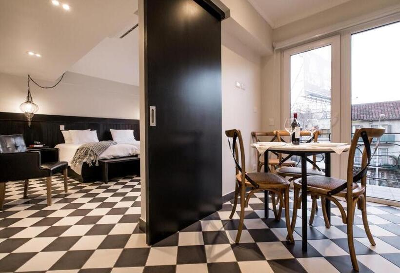 דירת משפחה, Apart Hotel B