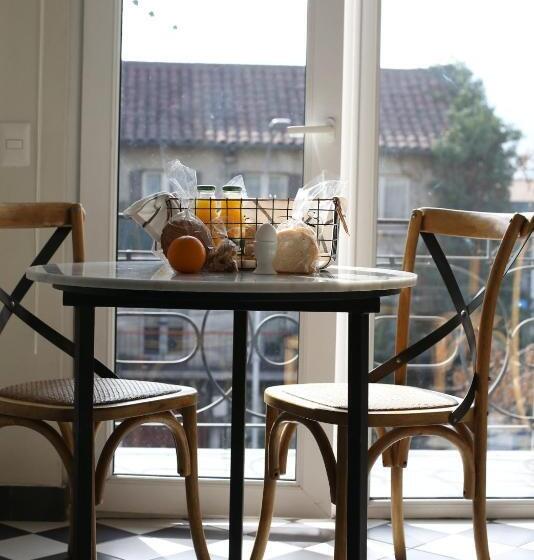 דירת משפחה, Apart Hotel B