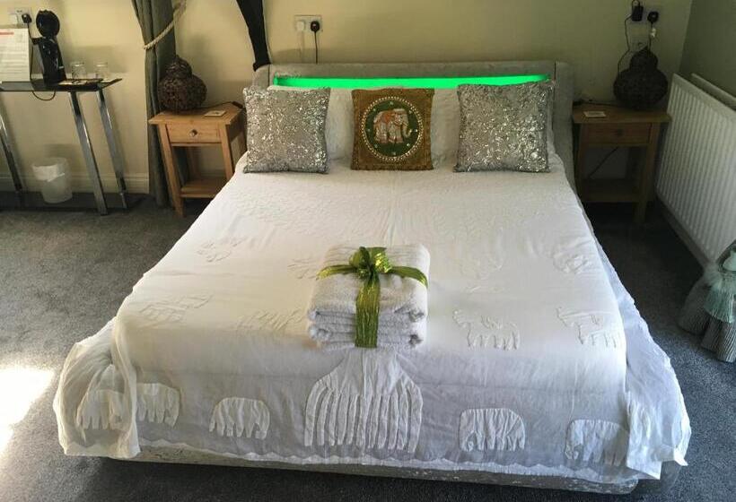 חדר סופריור עם מיטת קינג, Cherrywood Lodge