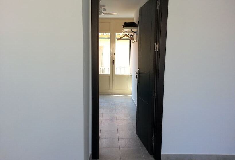 سوییت جونیور با بالکن, La Siesta De Picasso