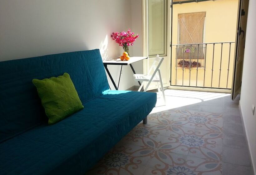 سوییت جونیور با بالکن, La Siesta De Picasso