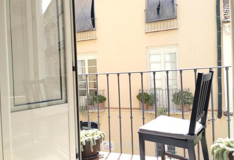 سوییت جونیور با بالکن, La Siesta De Picasso