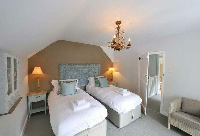 Quarto Familiar, The Dog At Wingham