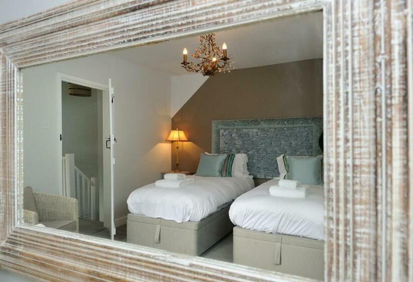 Quarto Familiar, The Dog At Wingham