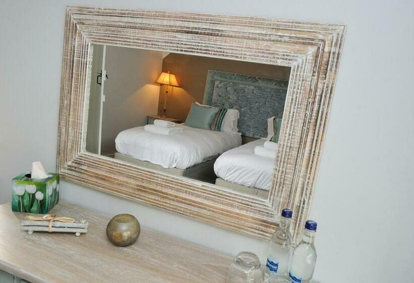 Quarto Familiar, The Dog At Wingham