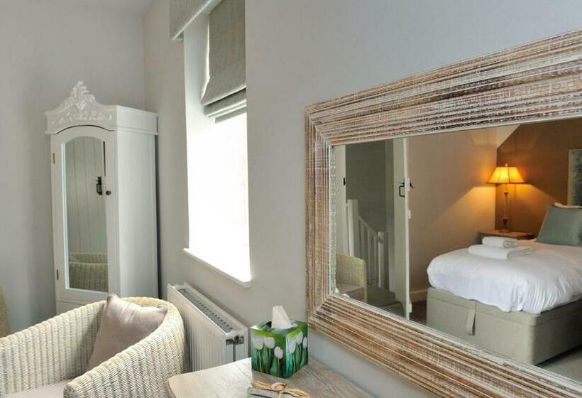 Quarto Familiar, The Dog At Wingham